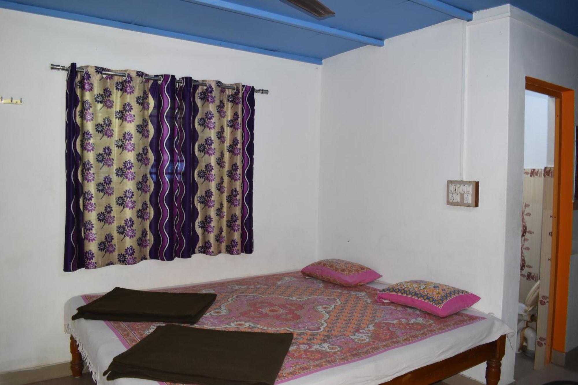 Gundappa Cafe Gokarna Kudle Beach Exterior foto